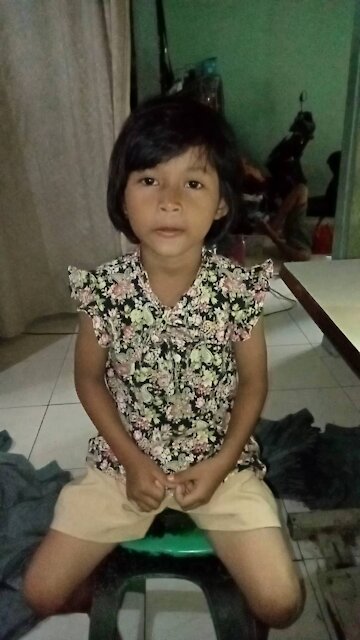 Kid women song student..