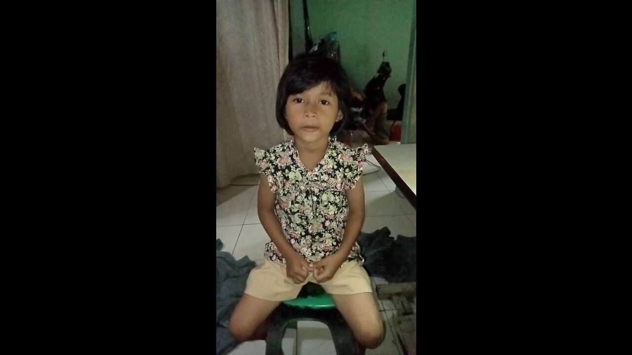 Kid women song student..