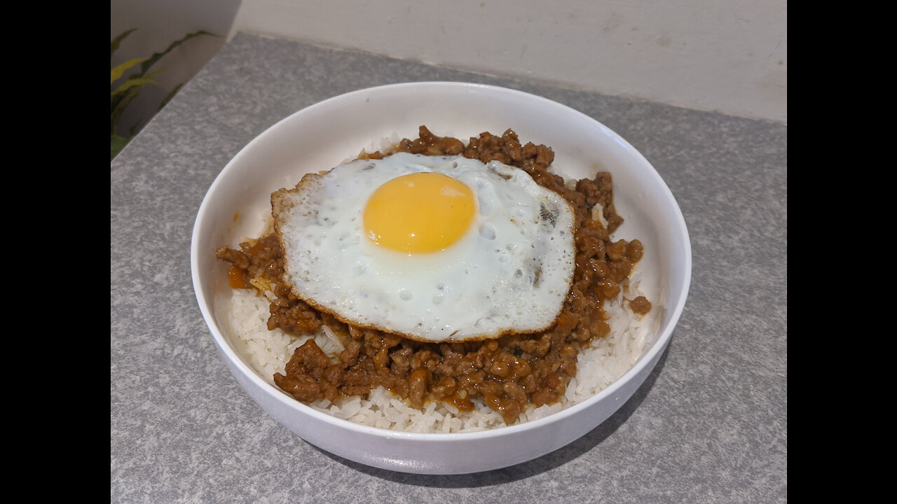 [一個人到英國生活-煮食篇] 平正快煮煎蛋免治牛肉飯 | Minced Beef With Egg Over Rice |