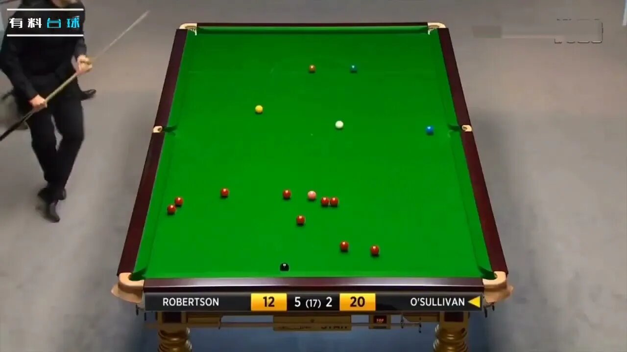 The = real = snooker = gentleman, = the = referee = gives = a = thumbs = up