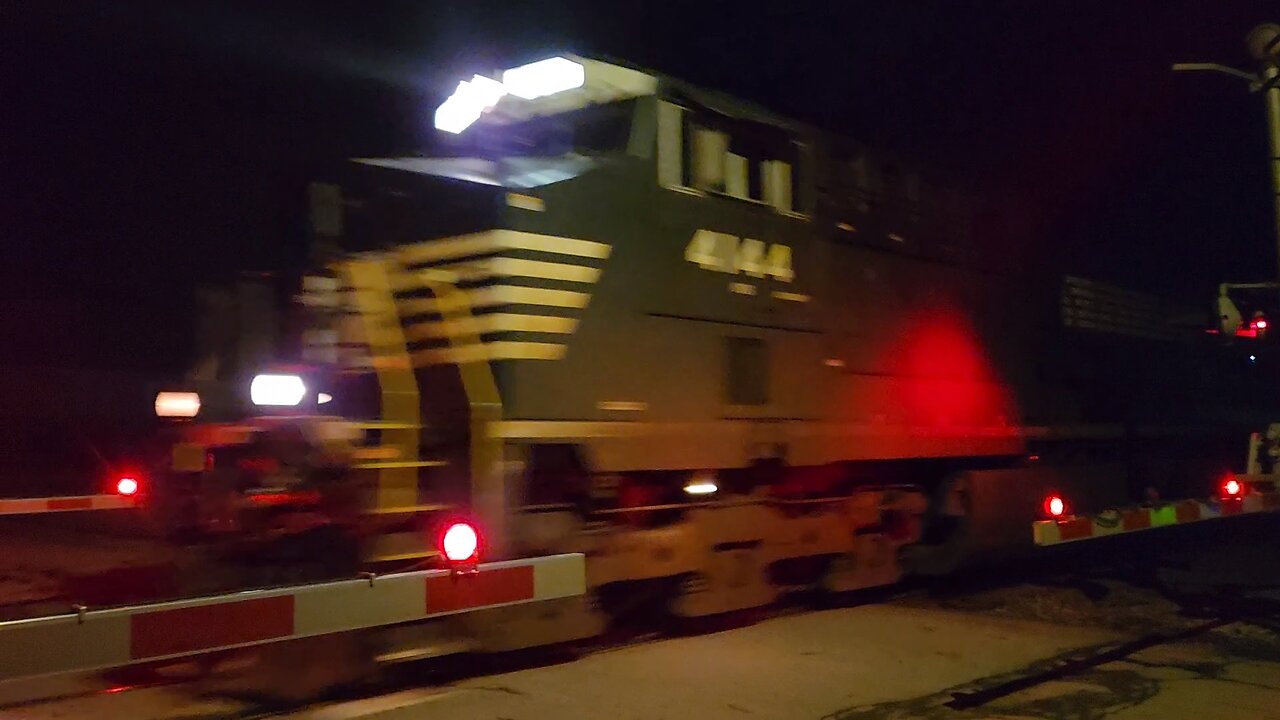 NS 4144 THE THROUGHBREAD AC44C6M LEADS 30T SOUTH