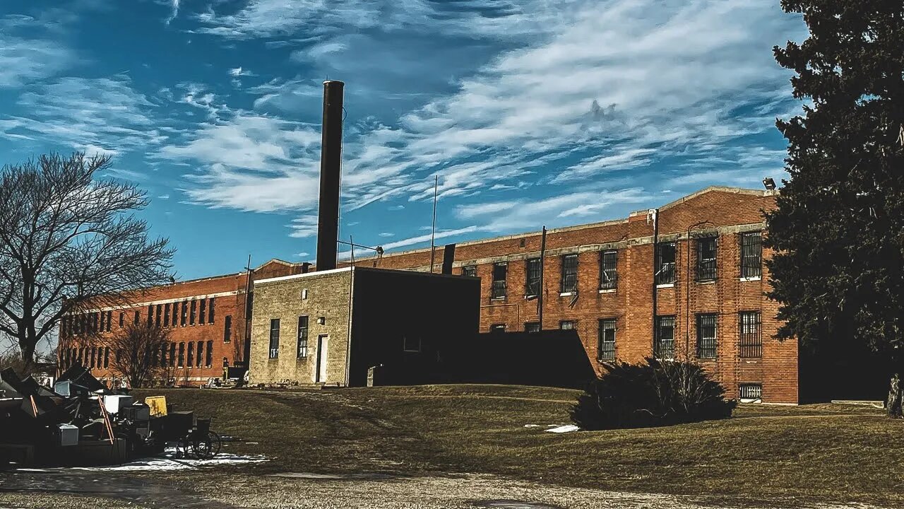 EXPLORING AN ABANDONED PRISON IN ILLINOIS - CLOSED OVER 20 YEARS AGO