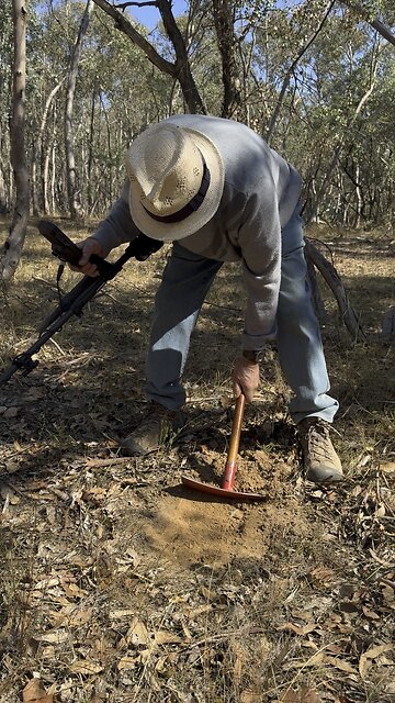 Barry Has Some Treasure Metal Detecting