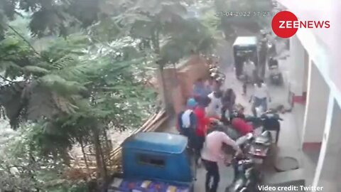 The video of a woman falling into a manhole in Bihar, India, has shocked the internet!