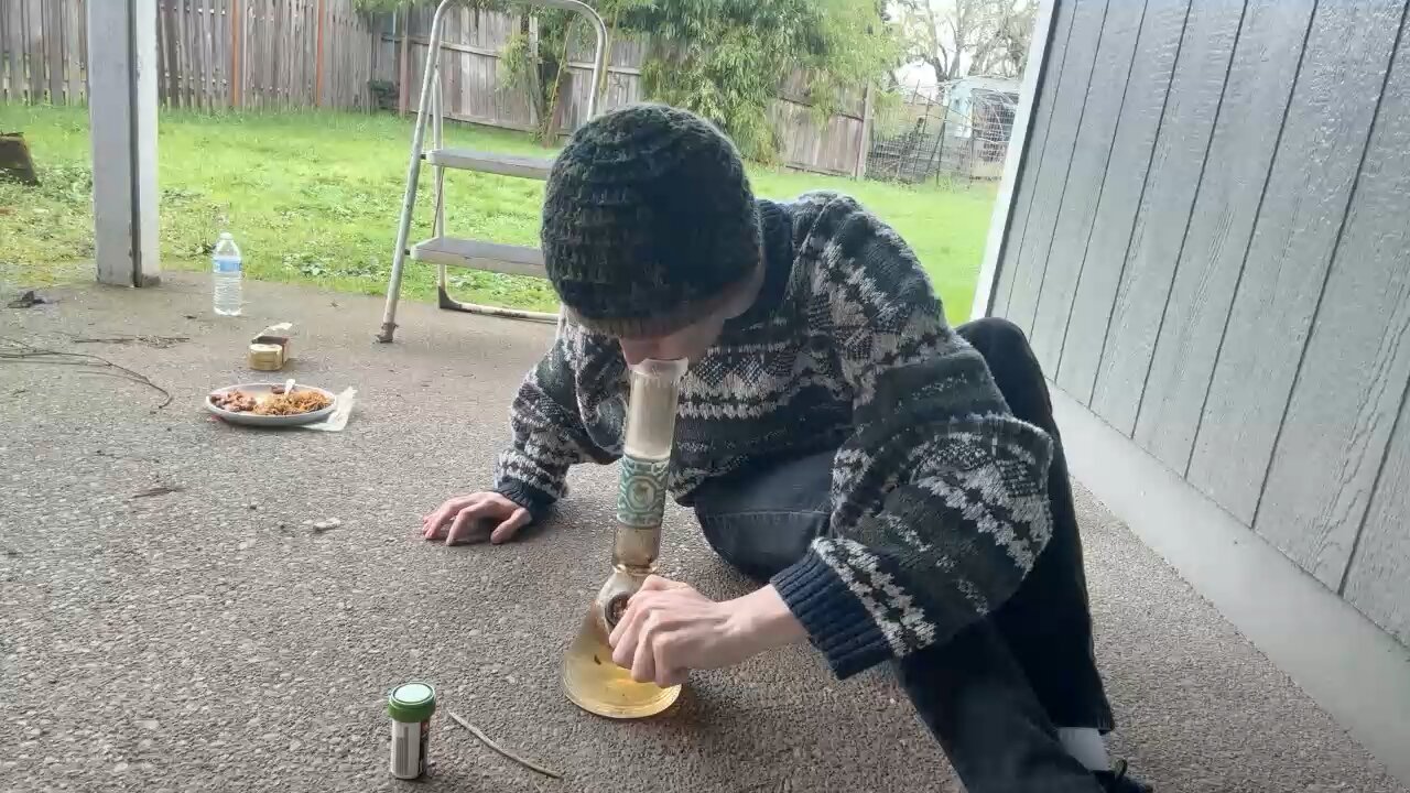 Yung Alone Takes Another Fat Bowl Rip Outside