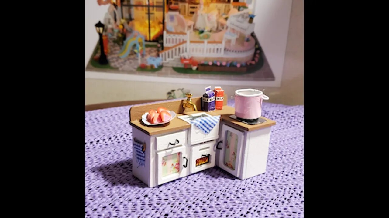 Building the 1:24 scale "Summertime Cottage" by Mayberry Street miniatures Part 1 - Kitchen Cabinets