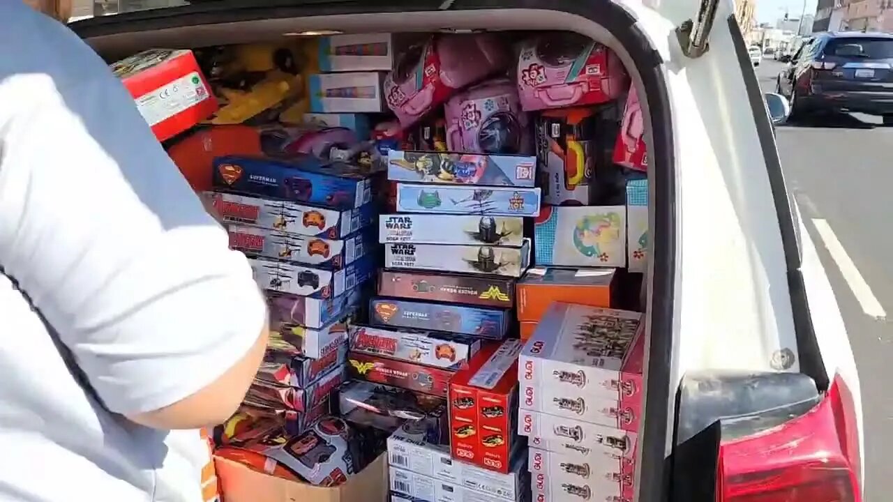 Los Angeles Toy Shopping Stream