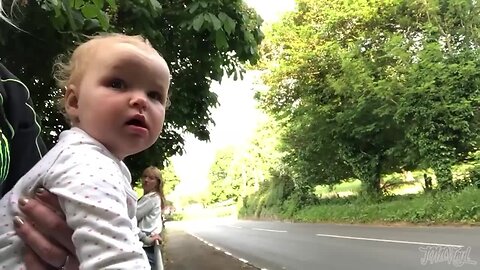 BABY REACTIONS MOTOR RACING