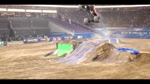 MONSTER JAM = SEE WHAT HAPPENS DURING THE VIDEO = Léo Sócrates