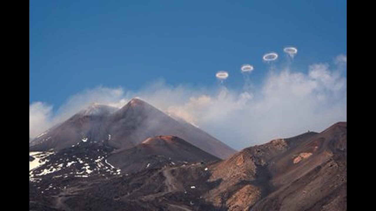 The Italian volcano Etna has started erupting smoke rings