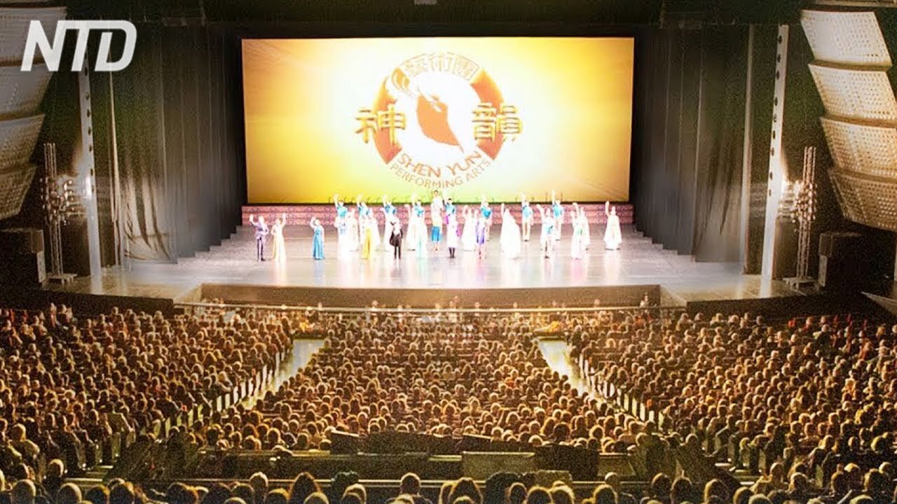 Pubblico estasiato all’uscita dallo spettacolo di Shen Yun