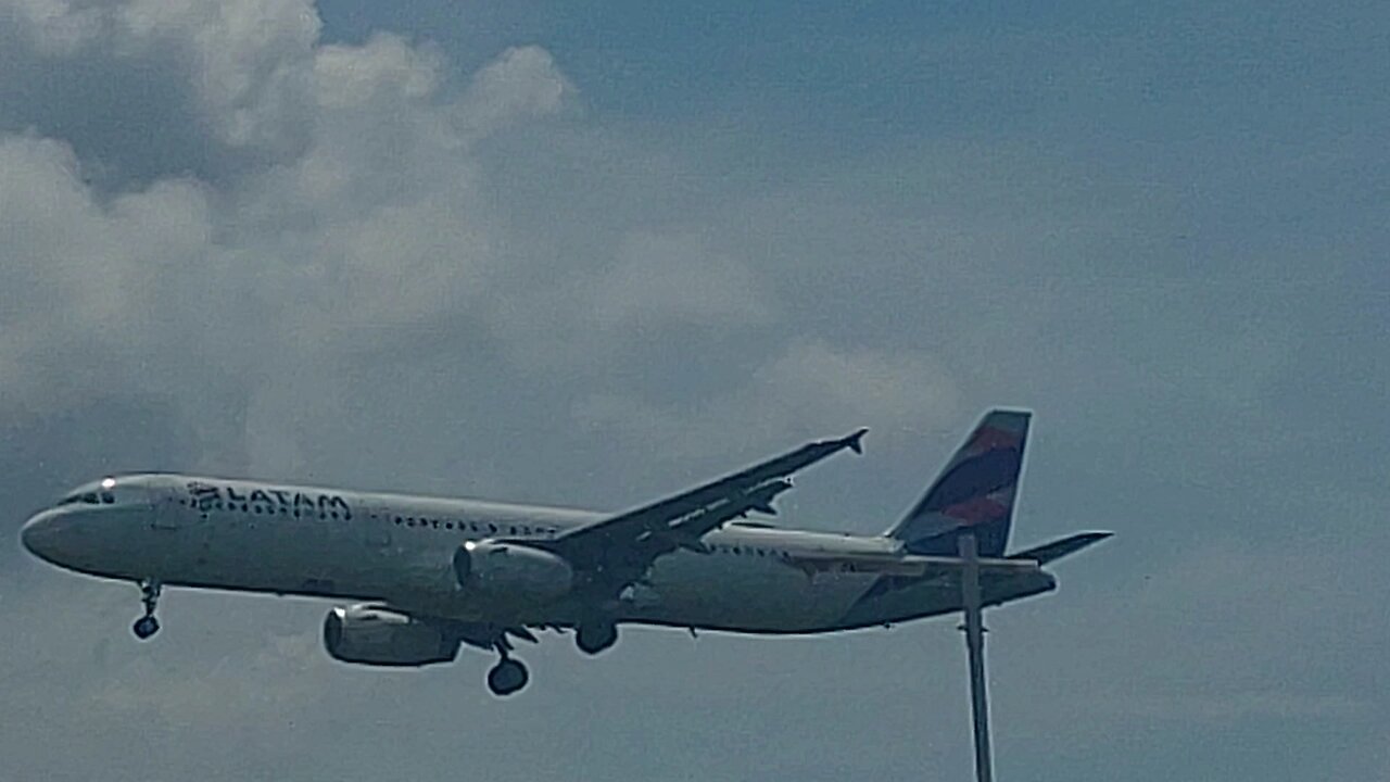 Airbus A321 PT-MXE vindo de Guarulhos para Manaus