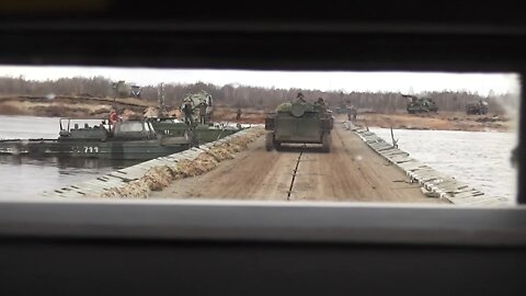 ★★★ Russian Airborne Troops install a pontoon bridge