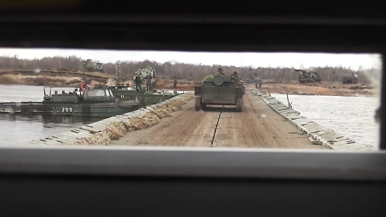 ★★★ Russian Airborne Troops install a pontoon bridge