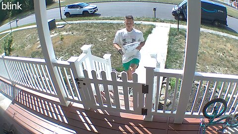 Amazon Delivery Driver Gives Lawn Advice