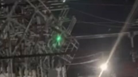 Green lasers keeping the power grid safe from birds ￼