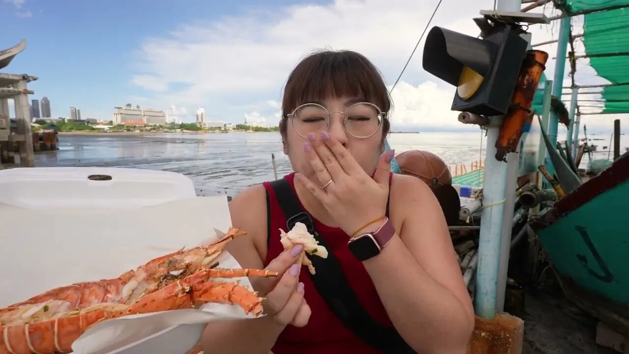Eating Live Seafood in Pattaya Thailand