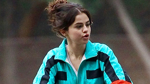 Selena Gomez’s Friends DISAPPROVE Of Her SINGLE Life!