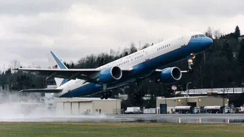 A 10-minute Air Force One flight requires multiple planes.