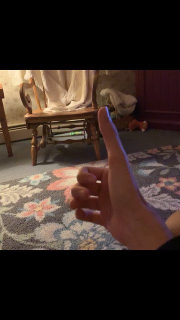 You won't believe how long this guy's fingers are!