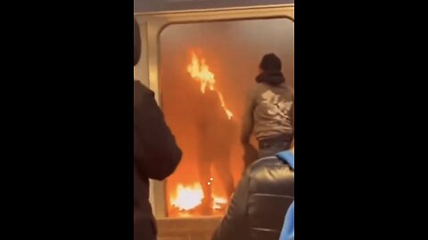 WOMAN BURNED ALIVE🚉🔥🚷🔥👽📸ON NEW YORK CITY SUBWAY TRAIN🚊🚺💫