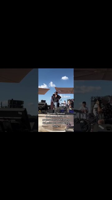 Tananai riconosce la sua professoressa di Filosofia al Jova Beach Party