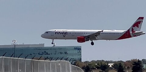 Landing view in Pearson Airport