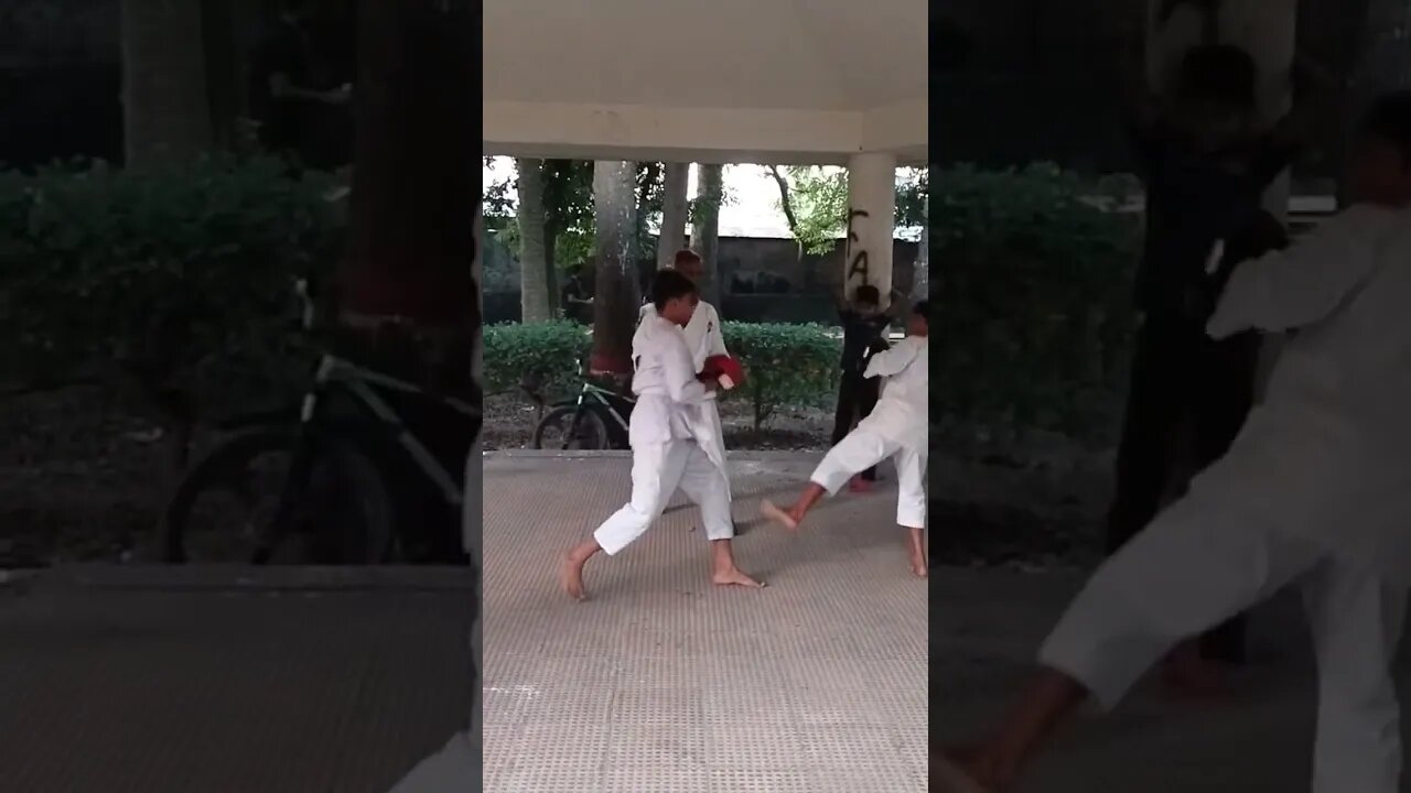 কি হচ্ছে এসব ভালোভাবে দেখেন