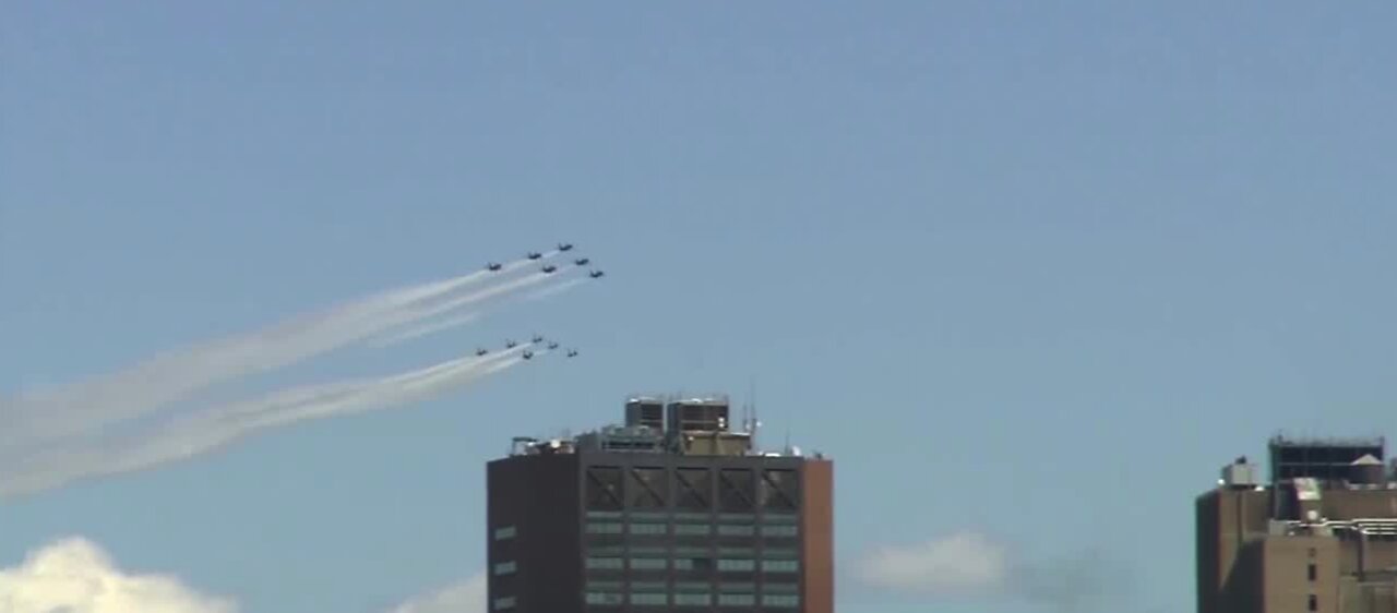 NEW VIDEO: Thunderbirds, Blue Angels fly above New York City