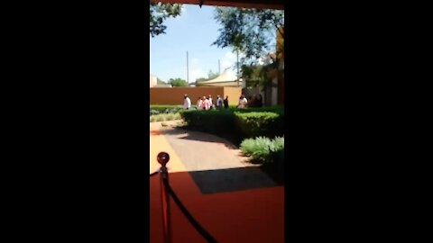 Oprah tells South Africans to that each one must teach one (QVe)