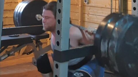 150 Kgs x 5 Squat. Takin' it Easy!