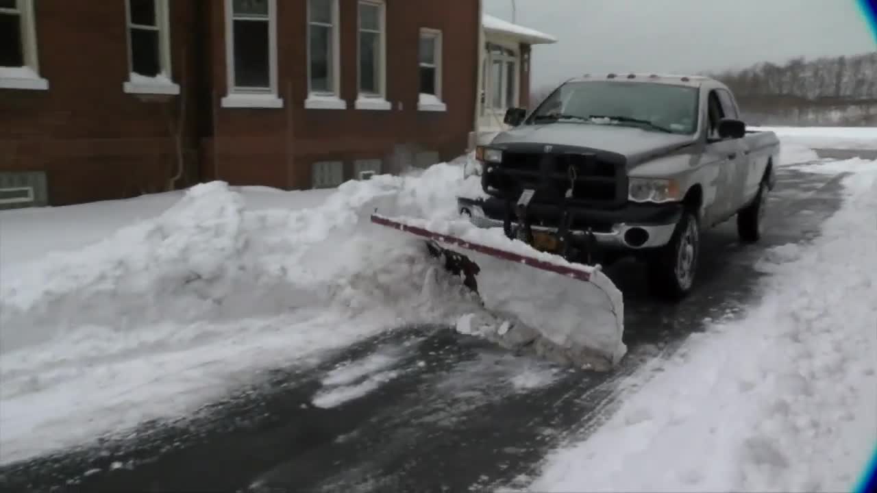 Things to keep in mind when picking a snow plow contractor