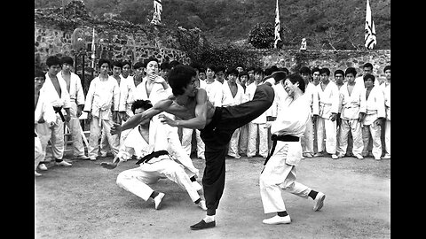 Cross kick Studio Films Bruce Lee Enter the Dragon