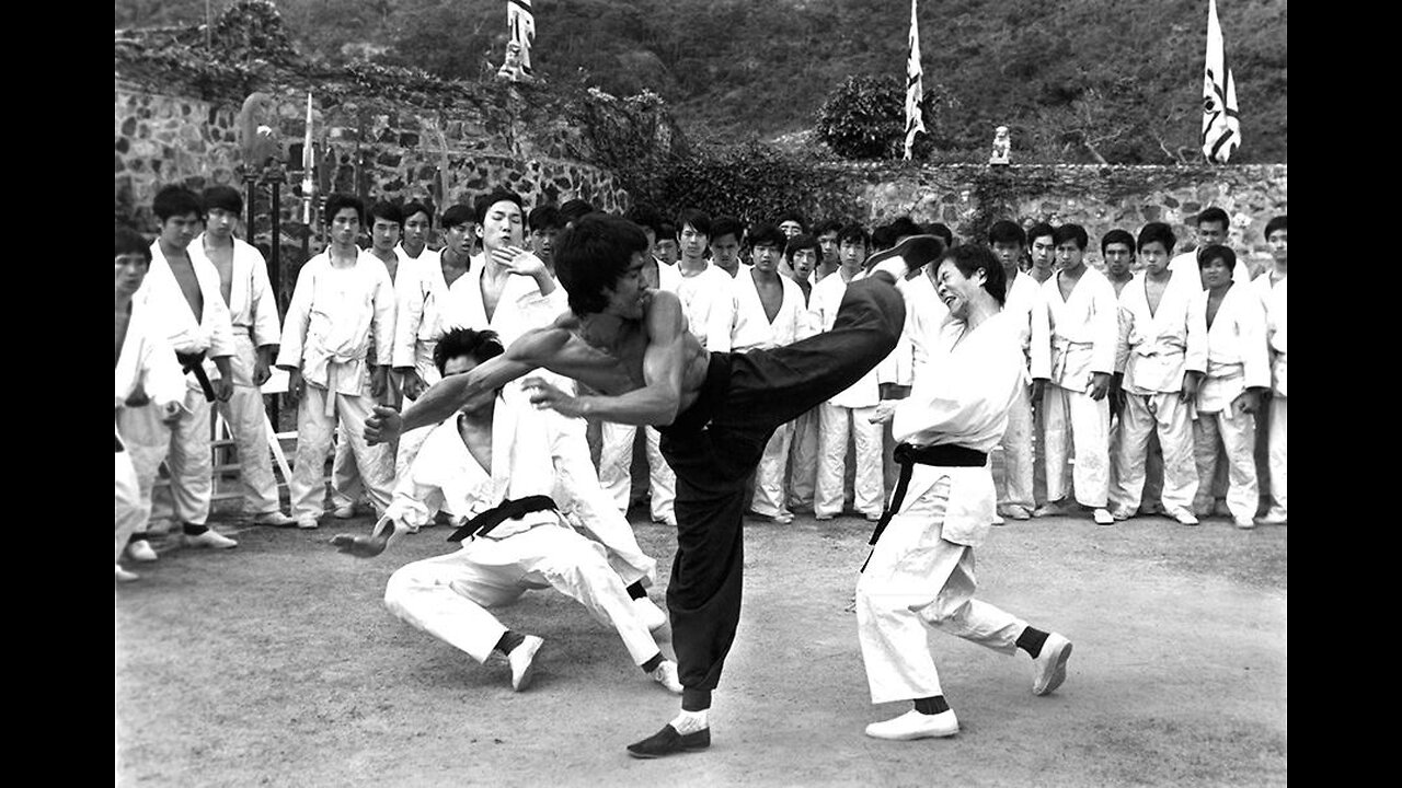 Cross kick Studio Films Bruce Lee Enter the Dragon