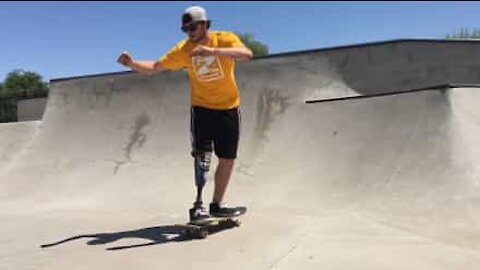 Le cancer a pris sa jambe, mais pas sa passion pour le skate