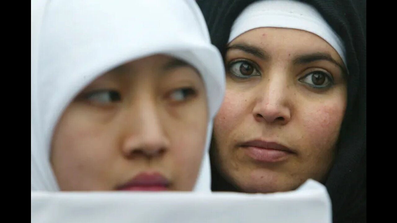 French school send home girls wearing banned abaya robe // #news