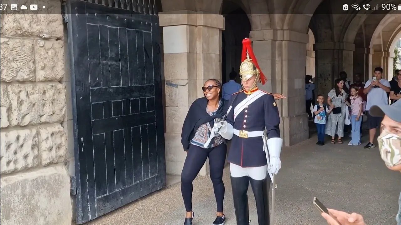 This is how not to pose with a kings guard she showed no respect #horseguardsparade