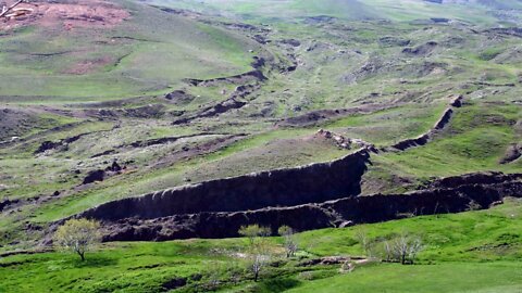REVEALING GOD'S TREASURE (BIBLICAL SITES UNEARTHED)