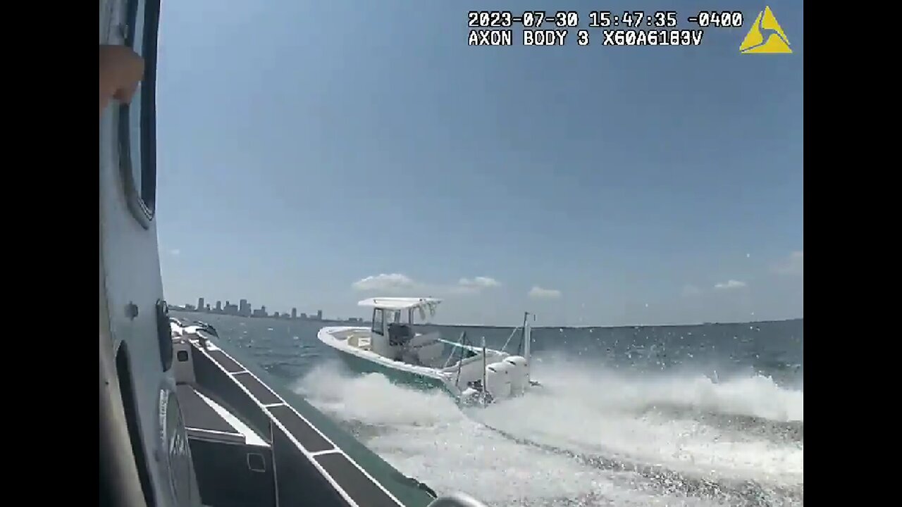 Florida deputy jumps into unmanned boat at 40mph