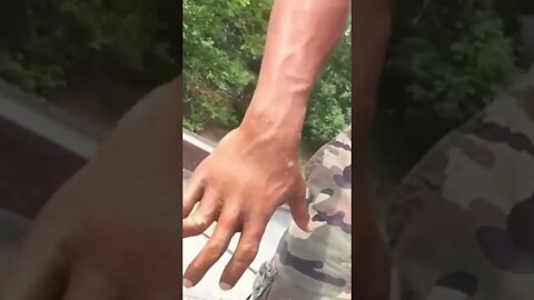 The Rock quebrou o dedo no treino