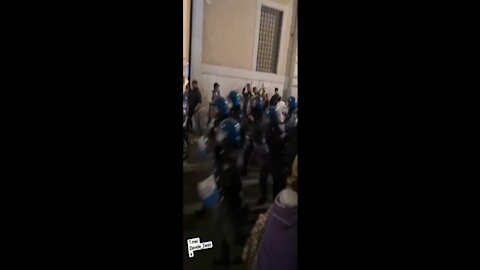 Roma, 9 ottobre 2021: sorprendente e incomprensibile la granitica ottusità delle cosiddette forze dell'ordine.