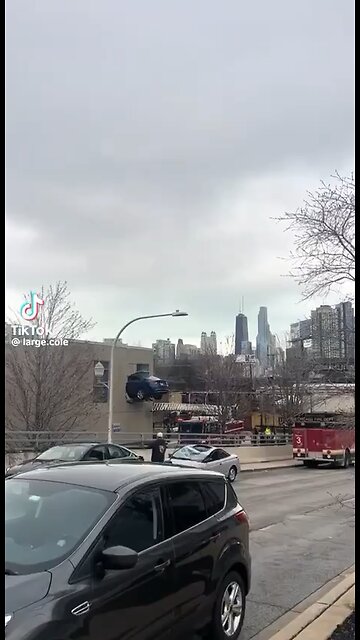 Crazy drivers in Chicago part 1