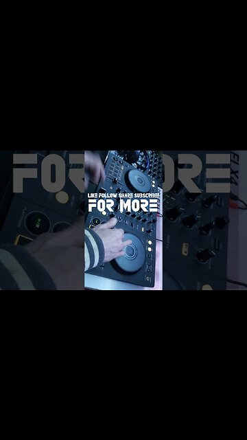 Scratching to UK Happy Hardcore on the Pioneer ddj-flx4 #shorts #ukhardcore #scratching