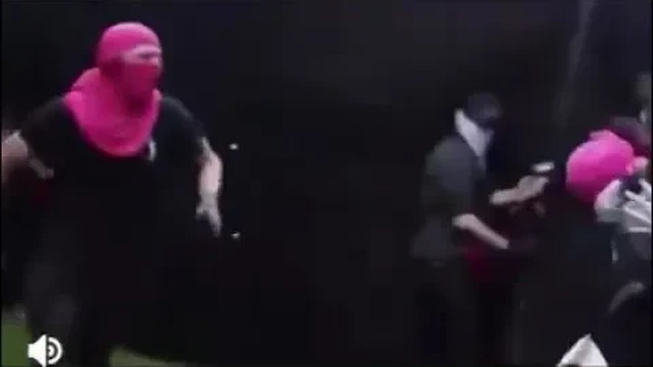 Man hits ANTIFA thugs with a frying pan PUBG style for the win