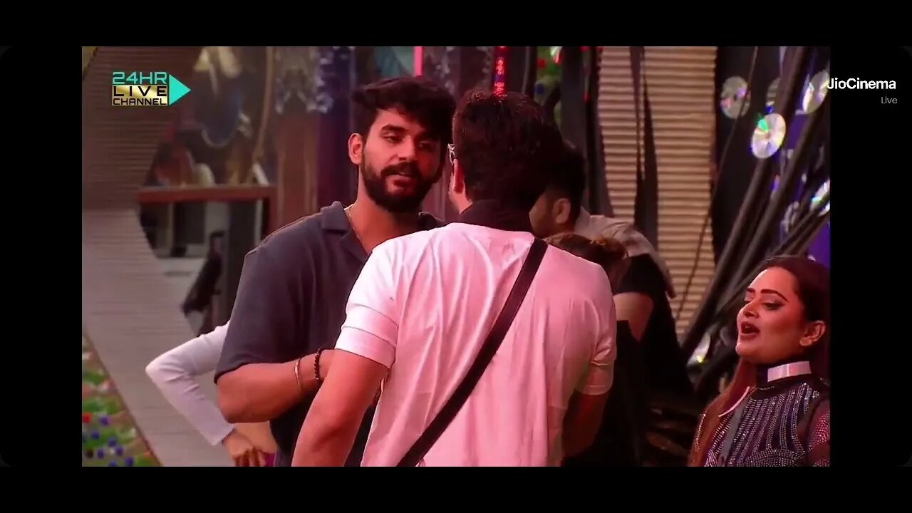 BIG Fight between ELVISH and AVINASH during dictator TASK 18 JULY #biggbossot