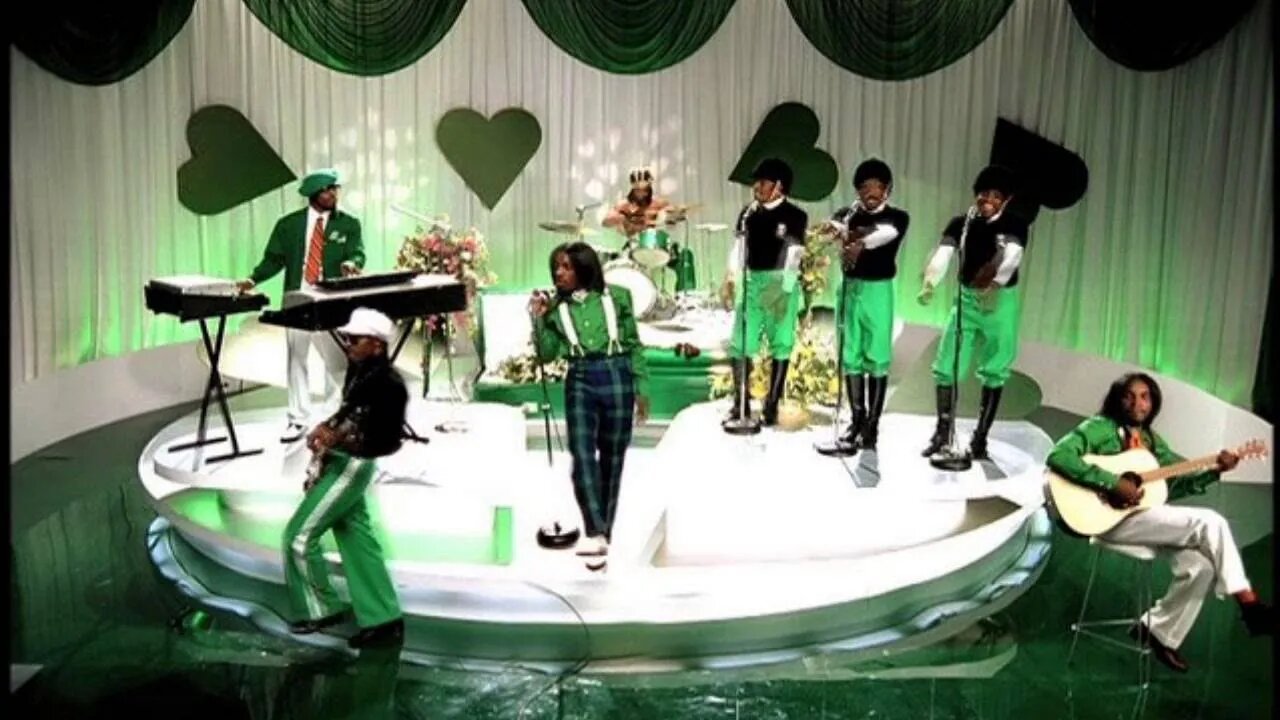 Hey Ya ~ Outkast ~ With Cool Real & Second Life Shuffle Dancers