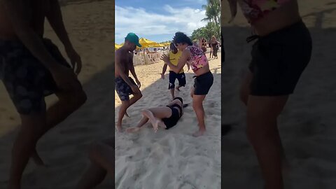 rosangelaaxeHoje foi a vez dela? Quem ajudaria essa bela moça? 😂❤️#viral #shorts #kaysha