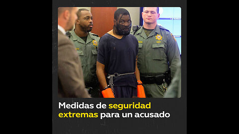 Enmascarado y esposado: el acusado que atacó a una jueza en EE.UU. vuelve a la corte