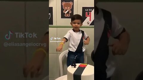 Criança falando "AQUI É O VASCO P0RR@"