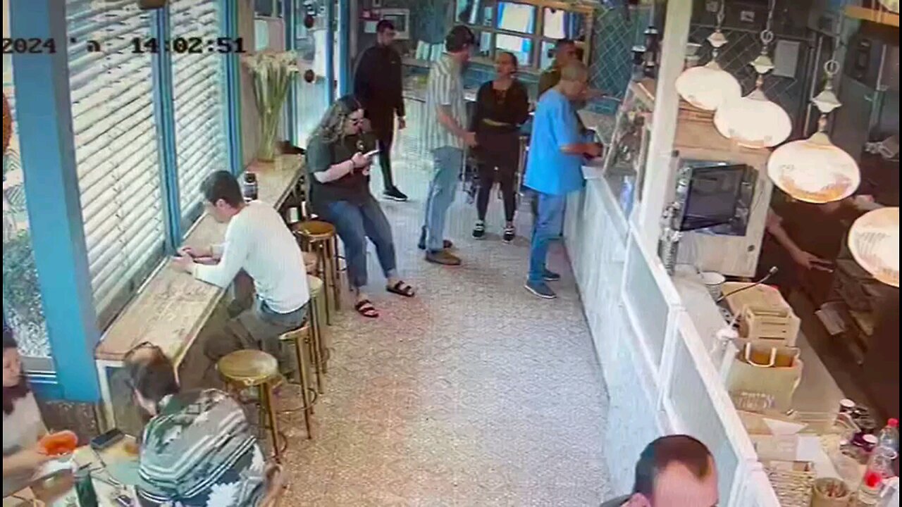 Israeli stands in line at Gas Station. Nazi Muslim Arab attack cowerdly from behind. Terrorist dead!